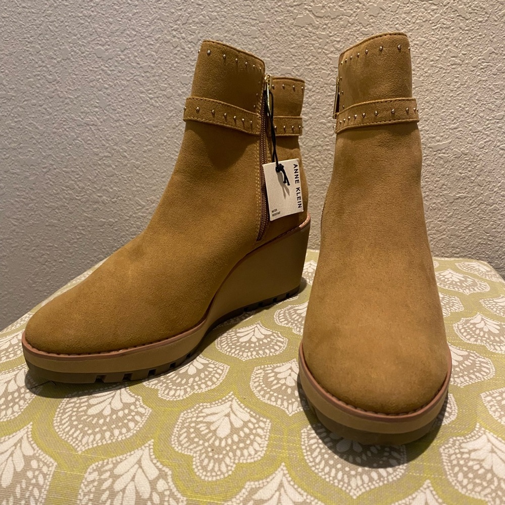 NWT Anne Klein Tan Wedge Ankle Boots